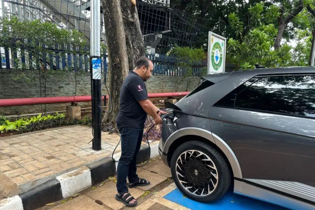 PLN Targetkan Bangun 2.000 SPKLU Tiang Listrik Selama Tahun&nbsp;2024