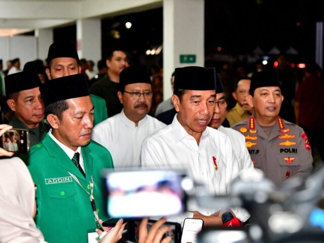Presiden Jokowi Tegaskan Kenaikan UKT Dibatalkan untuk Tahun&nbsp;Ini