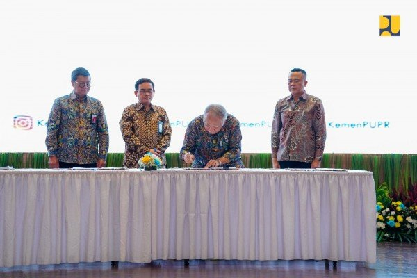 Penandatanganan Perjanjian Proyek KPBU Ruas Jalan Jayapura – Wamena Segmen Mamberamo –&nbsp;Elelim