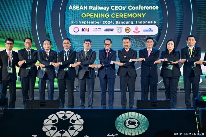 Songsong Indonesia Maju, Pembangunan Kereta Api Sudah di Jalur&nbsp;Tepat