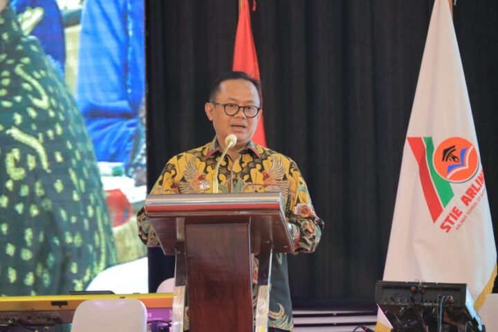 Undangan Perpanjangan Masa Jabatan Penjabat Wali Kota Bekasi Diterima Raden Gani&nbsp;Muhamad